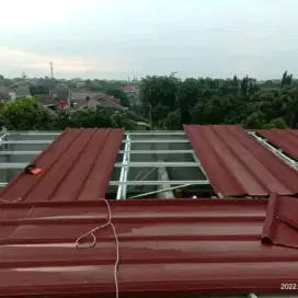 Tukang renovasi dan atap