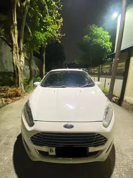 Ford fiesta S 2013 putih dki