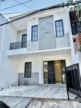 DIJUAL RUMAH ARAYA 2 MINIMALIS BARU GRESS 2 LANTAI 3 KT ROW BOULEVARD