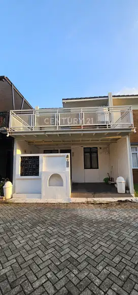 Rumah Royal Sentraland Cantik Estetik Mezzanine