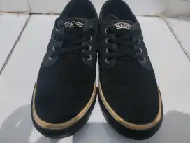 Sepatu Macbeth langley tom delonge studio project