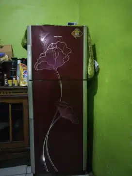 Kulkas Polytron 2 pintu