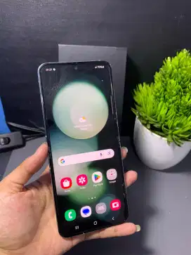 SAMSUNG Z FLIP 5  RAM 8/256GB ORIGINAL SEIN NORMAL 

TAMPILAN MEWAH