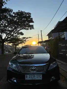 Toyota Camry V AT 2013 Hitam