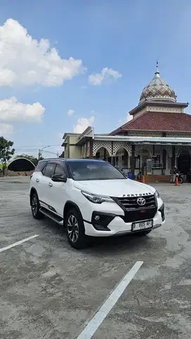 Toyota fortuner VRZ