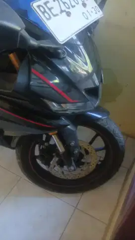 Yamaha R15 V3 , Hitam