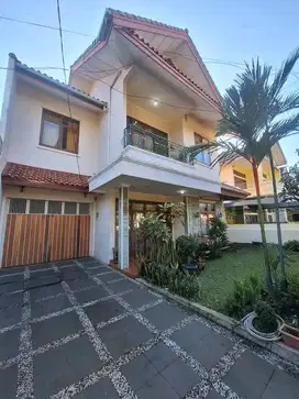 Rumah Mewah Di Istana Kawaluyaan Indah