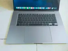 Dijual MacBook Pro 2019 I7 touch bar Ram 32GB SSD 512GB Layar Retina