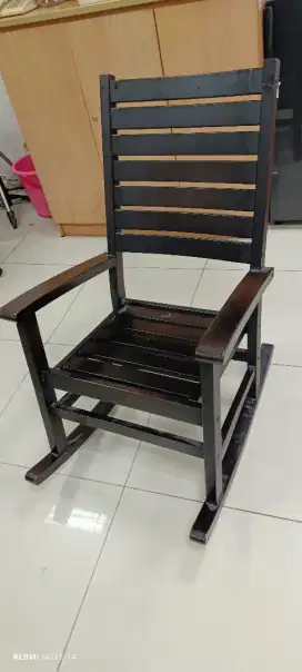 Kursi Goyang kayu keras berat