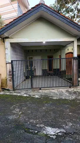 Rumah di kontrakan tahunan atau di jual
