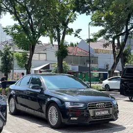 [KM 71RB] AUDI A4 2013