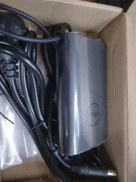 Adapter dell input 100-240V 1.7 50-60 Hz output 19,5V 65 watt