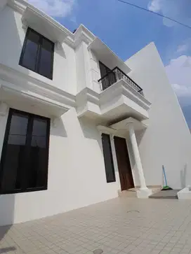 Dijual rumah siap huni ada halaman samping luas dekat tol dan lrt