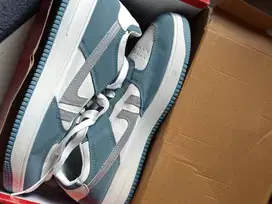 jual sepatu bisa buat cewe/cowo