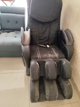 Kursi Pijat merek Ogawa mesin masih bagus. Hanya kulitnya yang rusak