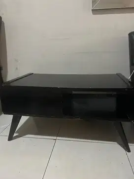 Meja ruang tamu bekas