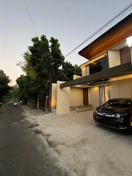 Rumah Baru 2 Lantai Full Furnish  Timur Kampus Tajem Maguwo