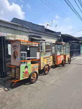 grobak nasi uduk/ naskun/gorengan/es buah/tahu/sosis bakar/risol