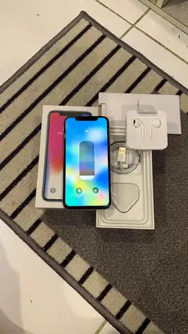 Dijual Iphone X silver 64GB Teregister Lengkap