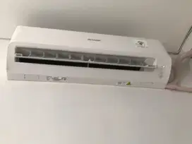 Ac sharp 1/2 pk pemakaian 3 bln lengkap dan bersih