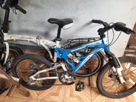 JUAL  4 Unit Alat Olah Raga ( 3 Sepeda + 1 Sepda Statis - Cardio )