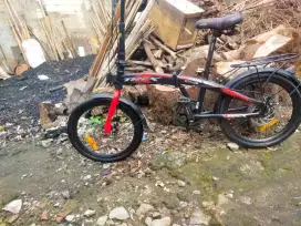 Sepeda lipat merk Shimano TREX-XT7DB