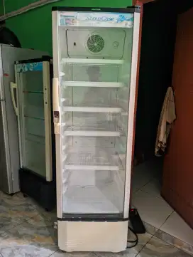 dijual cepat showcase