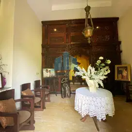 Dijual rumah nyaman , asri , suasana Bali dengan swimming pool