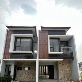 Rumah 2 lantai pinggir jalan