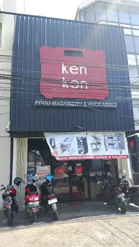 Menyediakan berbagai alat usaha UMKM