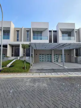 HADAP SELATAN ! Rumah Manhattan PIK2 Ukuran 8x25
