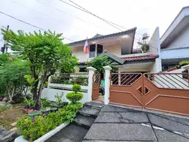 RUMAH PURI KEMBANGAN 2 LANTAI FULL FURNISH DENGAN TAMAN YANG CANTIK