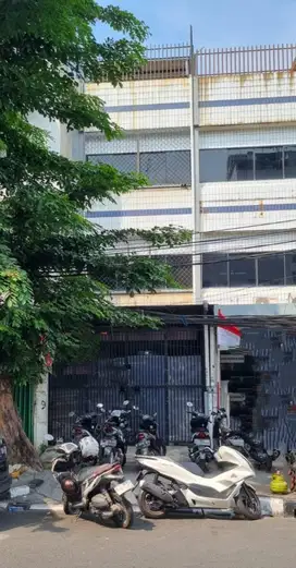 Ruko grogol 3.5 lantai dipinggir jalan besa cocok untuk kantor/resto