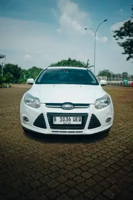 FORD FOCUS TITANIUM 2.0L AT (SEDAN) 2013