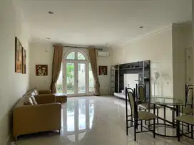 WTL / Disewakan Rumah Mewah Siap Huni di Fontainebleau Golf Residence
