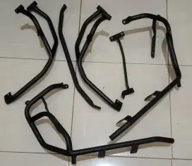 BU CrashBar ADV 160