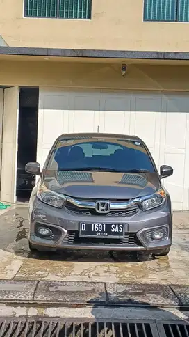 Honda brio E at 2020 abu abu siap pakai