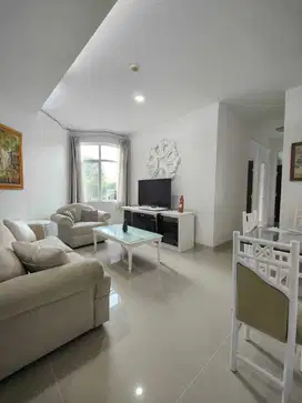 Crown Court Cikarang 3 Kamar tidur, baru renovasi lengkap sangat murah