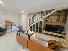 Dijual Rumah Semi Furnished di Setra Duta Bandung