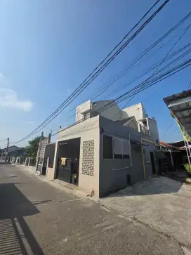 JUAL CEPAT Rumah 2 Lantai Jalan Lebar Depok Tapos Sukamaju Baru