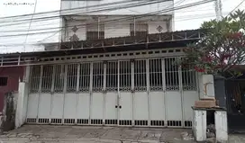 Rumah Kantor Dan Workshop Manyar Kartika, Strategis