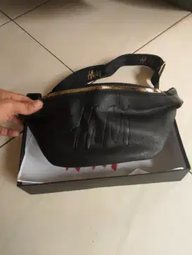 Bumb bag / tas pinggang H & M original kondisi baru