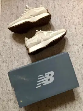 New Balance 327 size 37 Beige