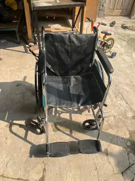 Kursi roda bekas seperti baru