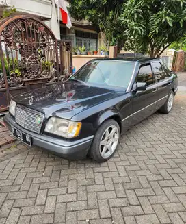 MERCEDES-BENZ E320 W124 MURAH TERAWAT