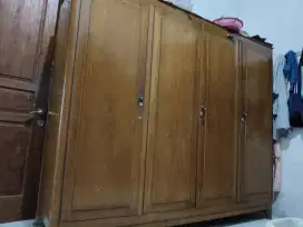 Lemari 4pintu kuno
