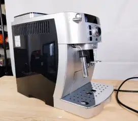 Mesin kopi otomatis delonghi