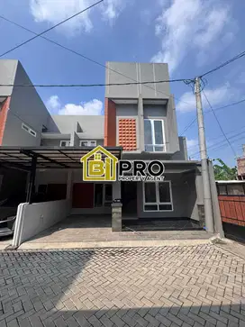 RUMAH DI JUAL DI LIMO DEPOK DEKAT DENGAN TOLL
