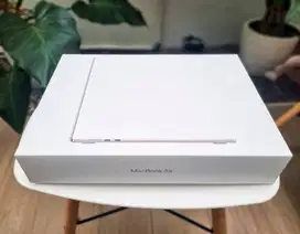 MacBook Air M4 15 Baru | 16GB/256GB | Warna Starlight | Garansi Resmi