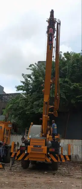 Raughterain crane Kobelco 25 ton tahun 2006